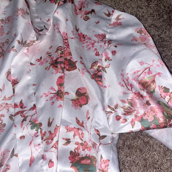 Icing Satin Robe - Picture 3 of 4